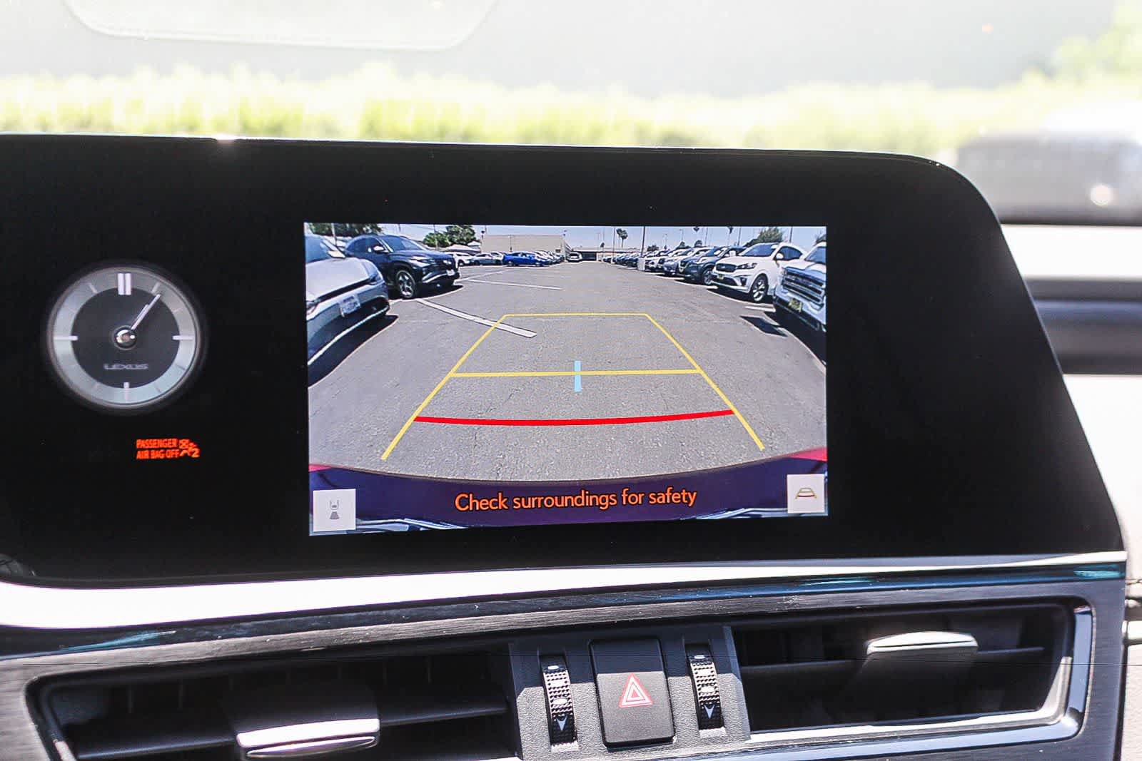 Used 2025 Lexus ES 300h w/ Premium Package FWD image 32