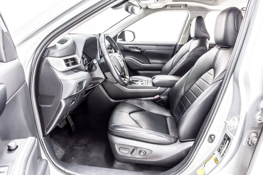 Used 2021 Toyota Highlander XLE image 26