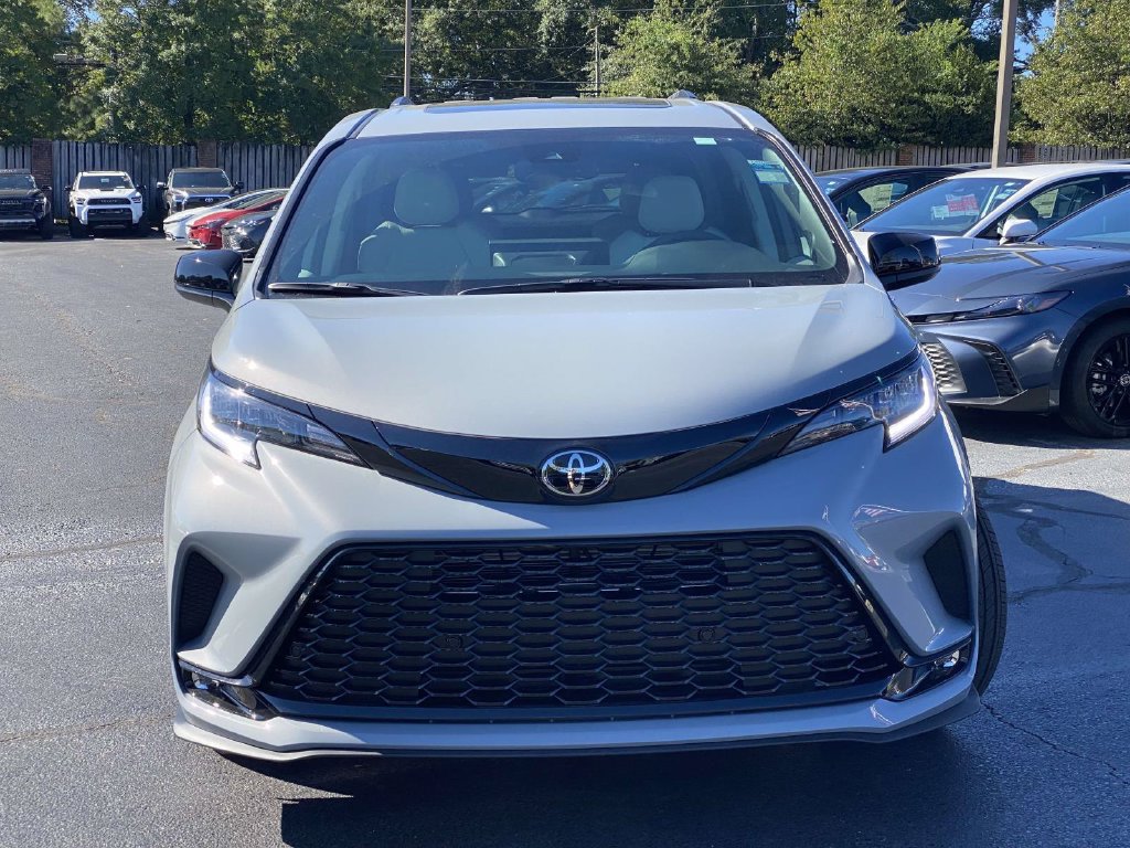 New 2026 Toyota Sienna XSE FWD image 7