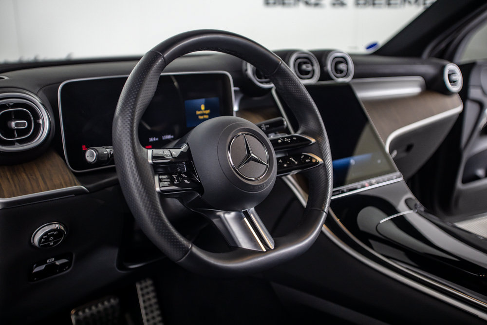 Used 2025 Mercedes-Benz GLC 300 4MATIC w/ AMG Line image 21