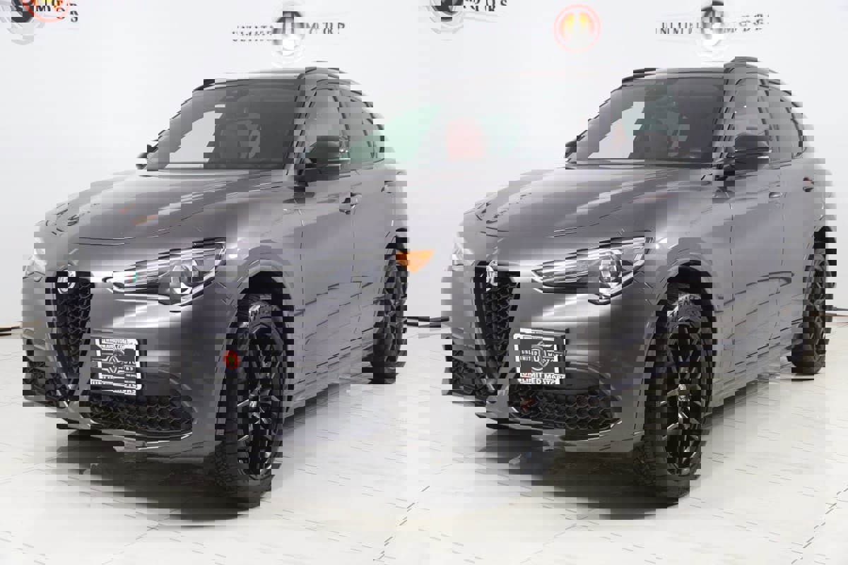 Used 2020 Alfa Romeo Stelvio Ti Sport w/ Quick Order Package 22S Sport image 5