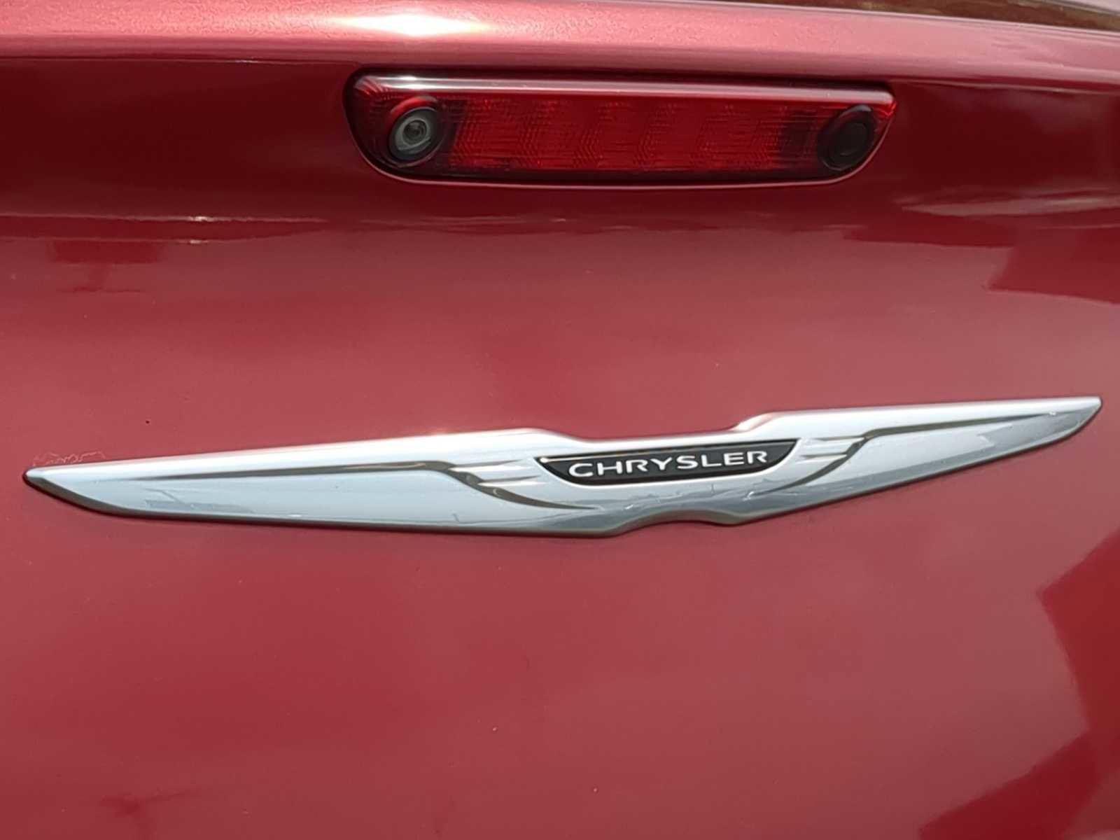 Used 2014 Chrysler 300 S w/ Luxury Group image 12