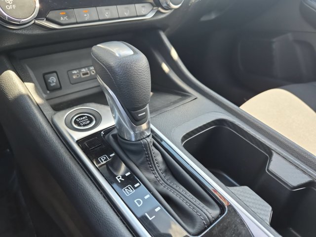 Used 2025 Nissan Sentra SV FWD image 16