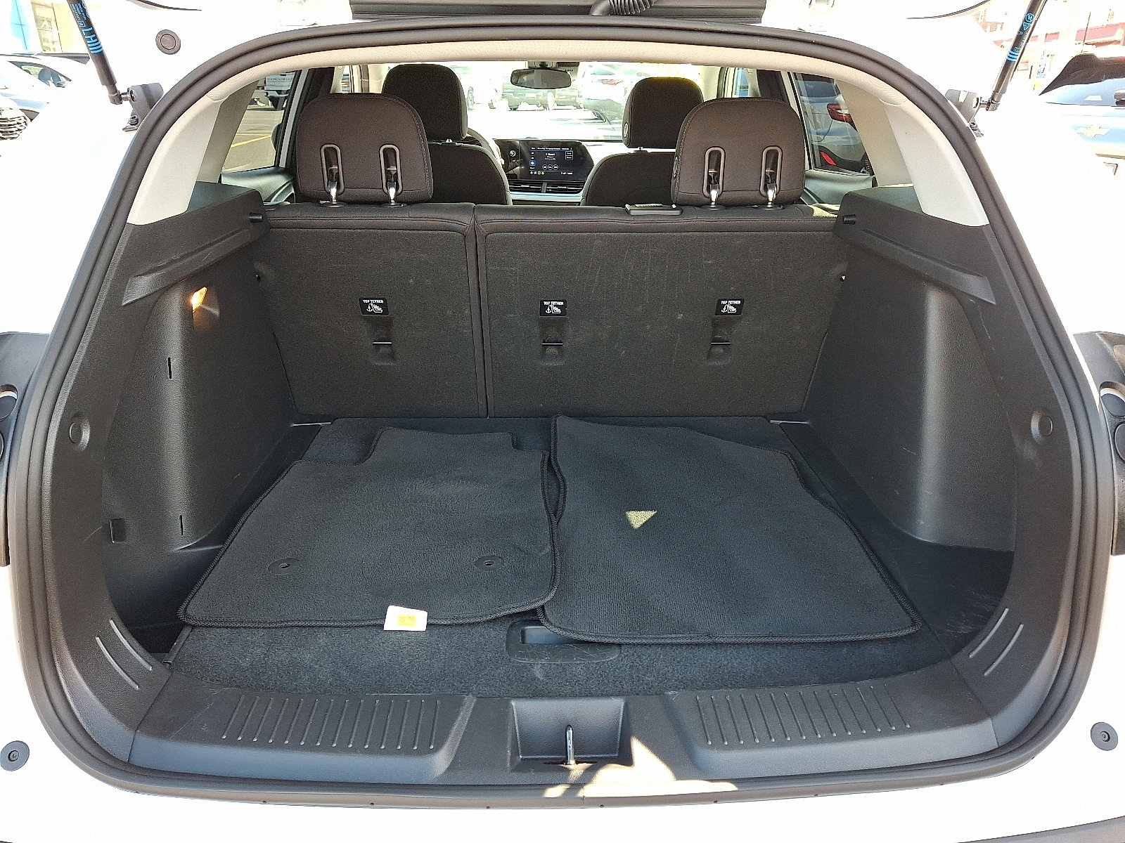 Used 2025 Chevrolet Trax LS image 28