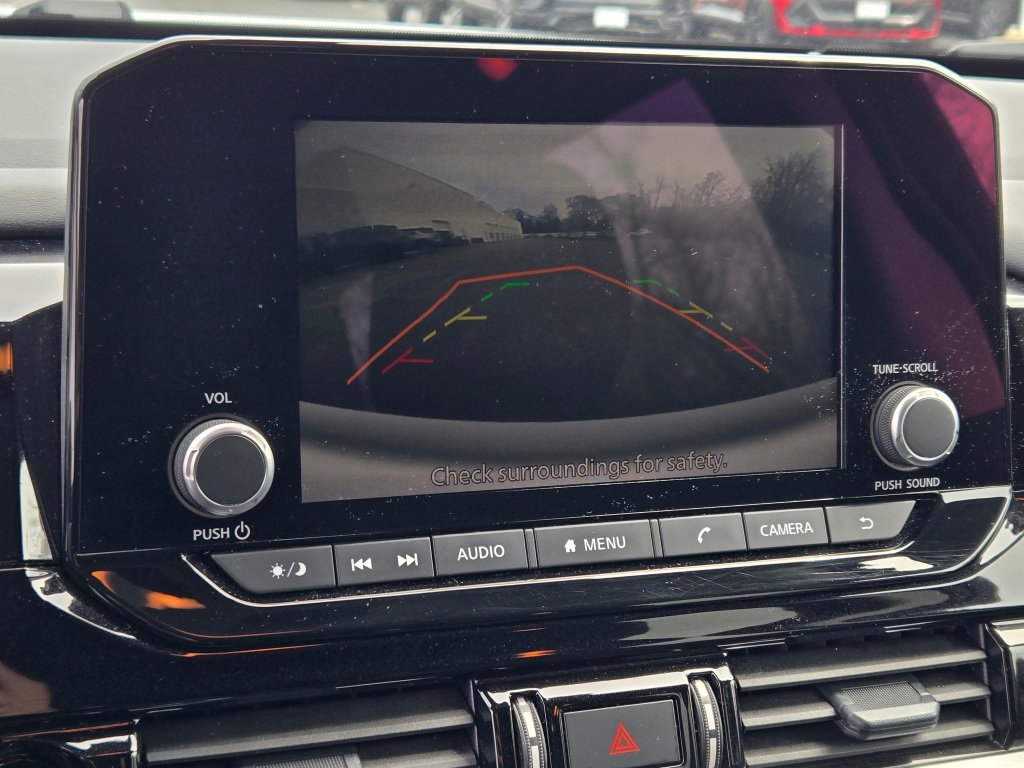 Used 2025 Nissan Pathfinder SV AWD/4WD image 28