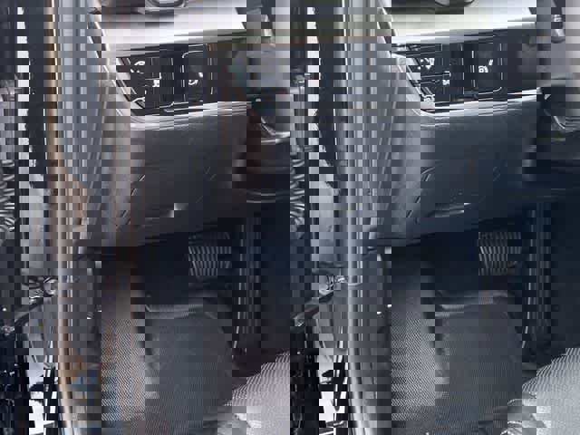 Used 2025 Kia Sportage EX w/ Premium Package image 29