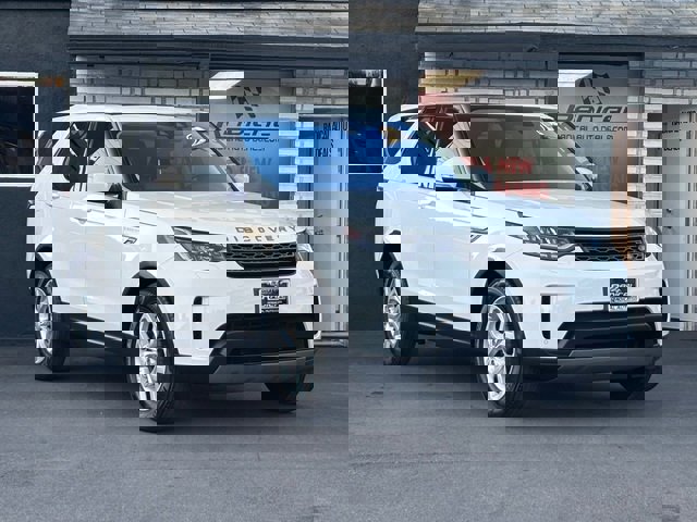 Used 2017 Land Rover Discovery SE image 6