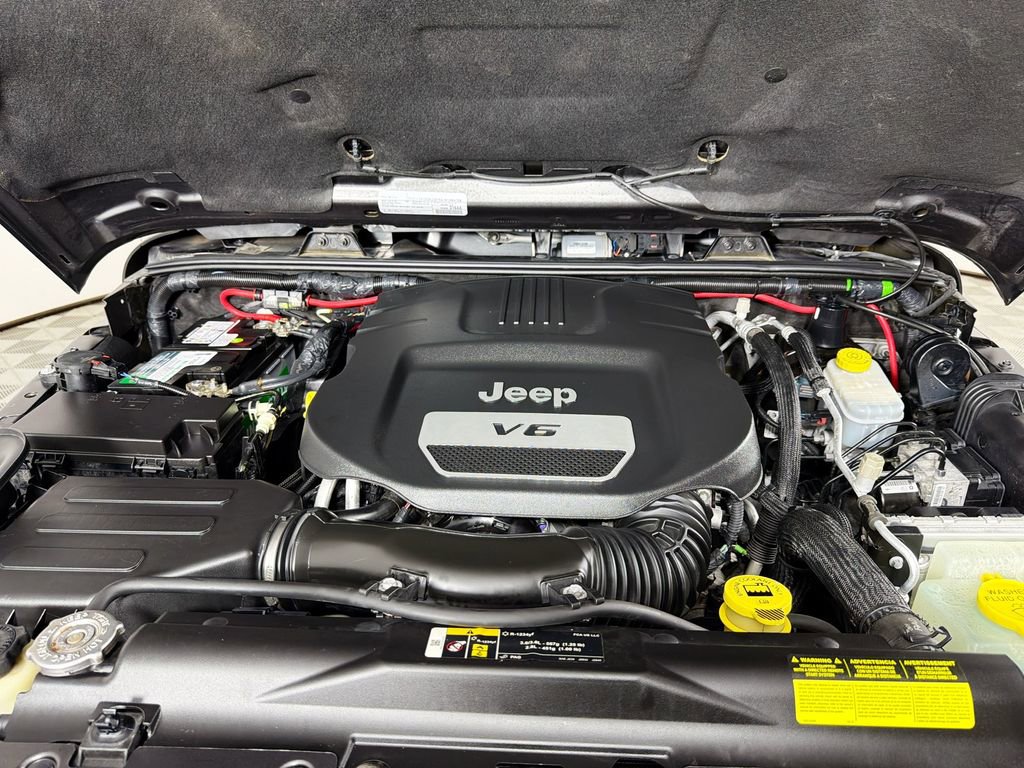 Used 2018 Jeep Wrangler Unlimited Sahara AWD/4WD image 27