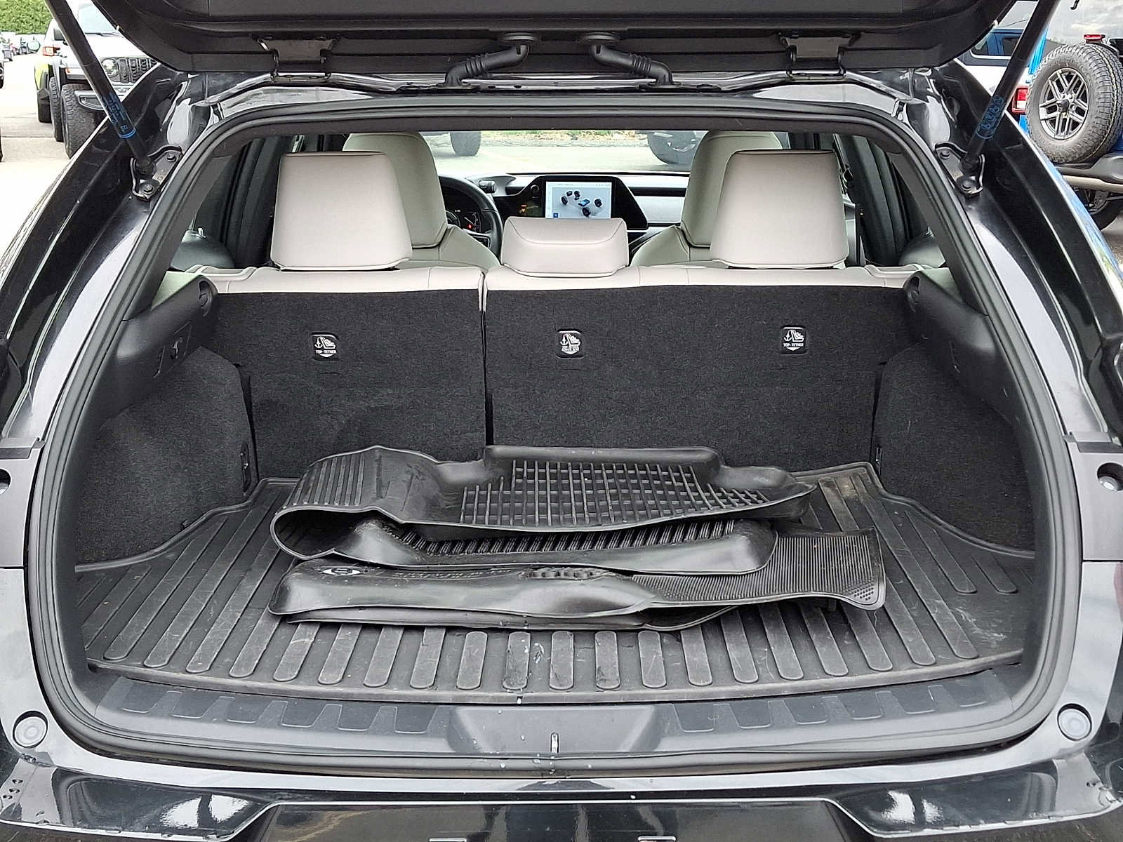 Used 2023 Lexus UX 250h AWD w/ Accessory Package (Z2) image 29