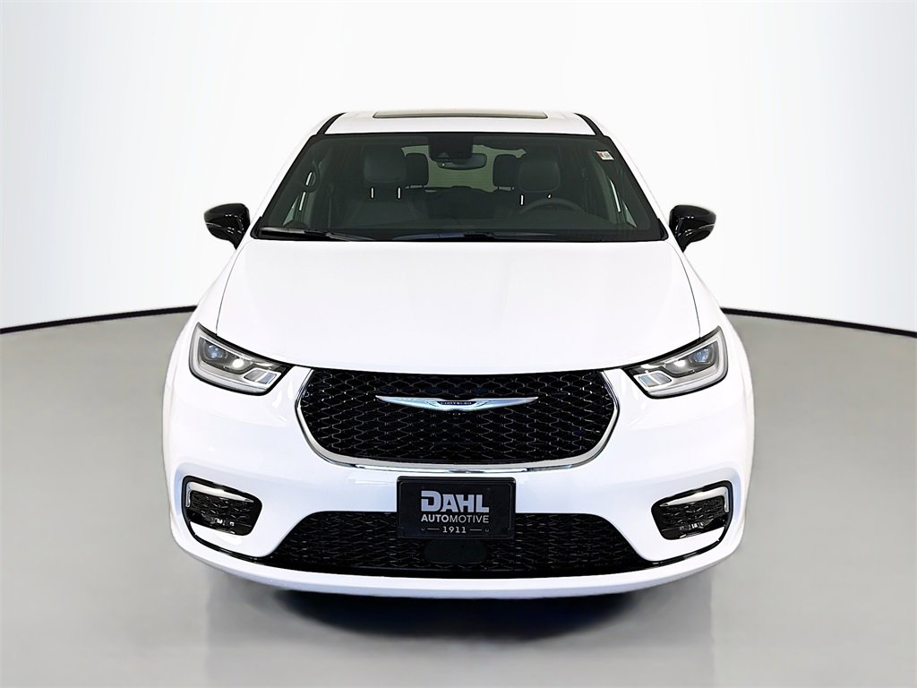 New 2026 Chrysler Pacifica Select image 2