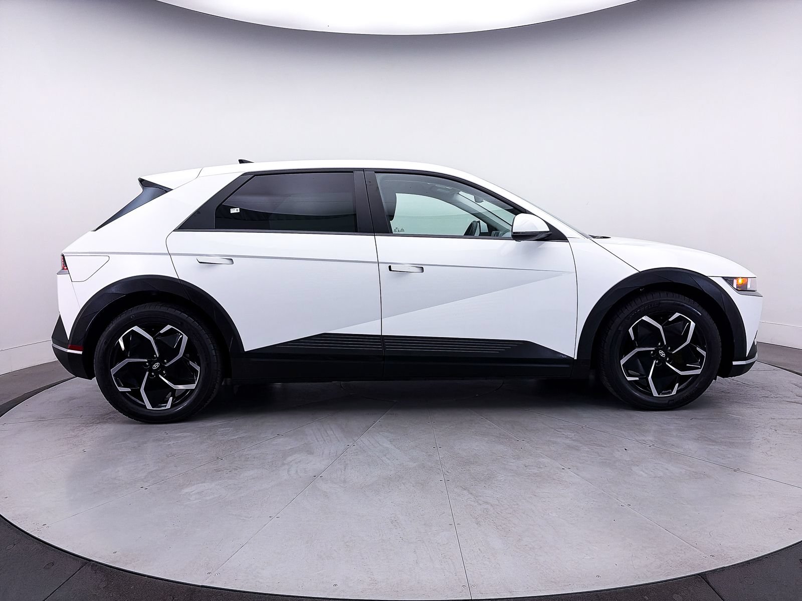 Used 2024 Hyundai Ioniq 5 SE RWD image 38