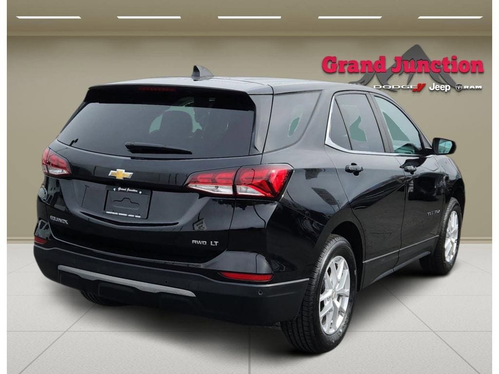 Used 2024 Chevrolet Equinox LT image 3