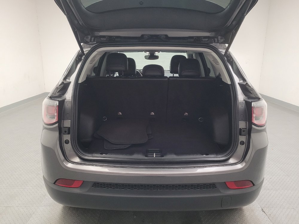 Used 2018 Jeep Compass Latitude w/ Popular Equipment Group FWD image 29