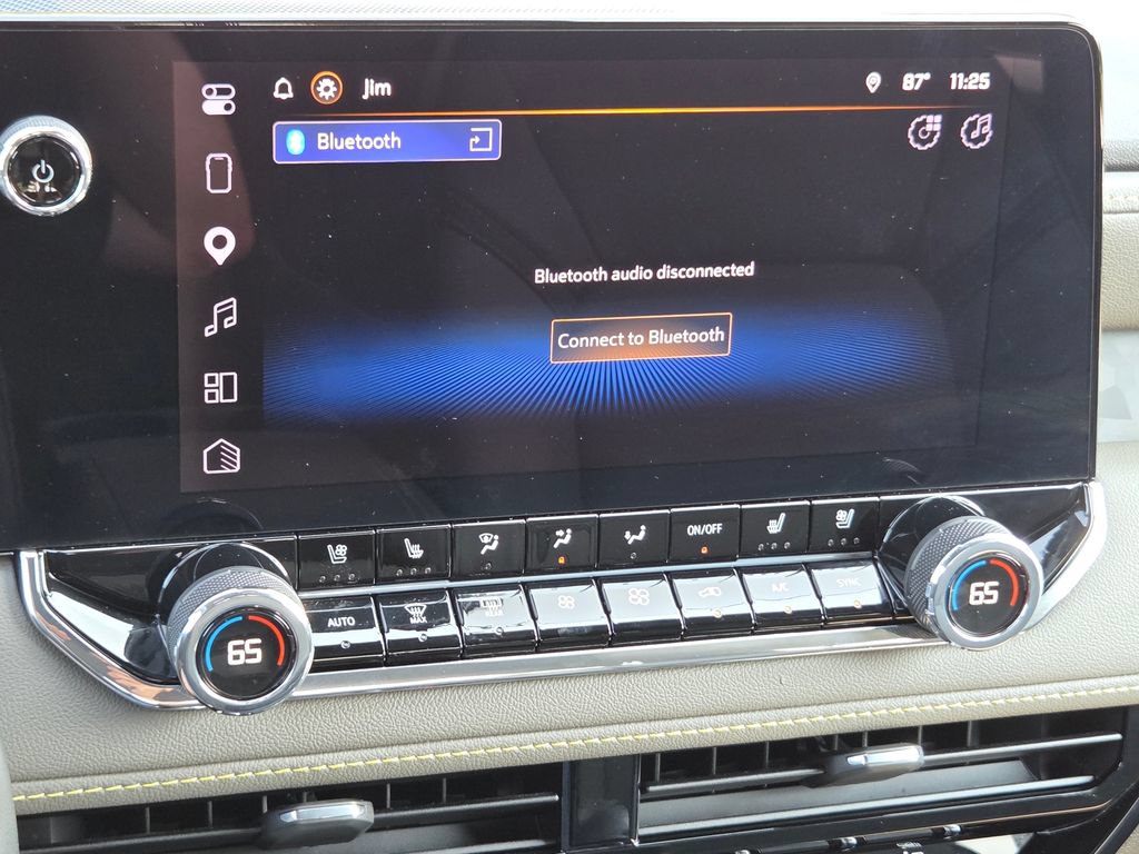 Used 2025 Chevrolet Colorado ZR2 w/ Technology Package AWD/4WD image 13