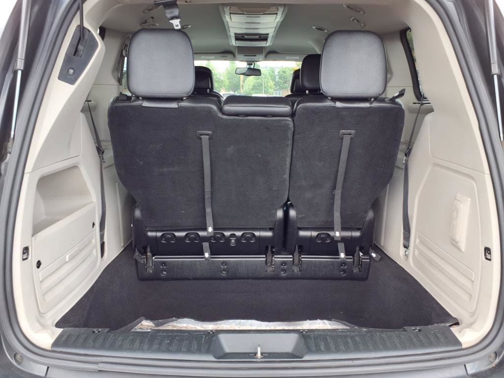 Used 2012 Chrysler Town & Country Touring-L w/ Driver Convenience Group image 23