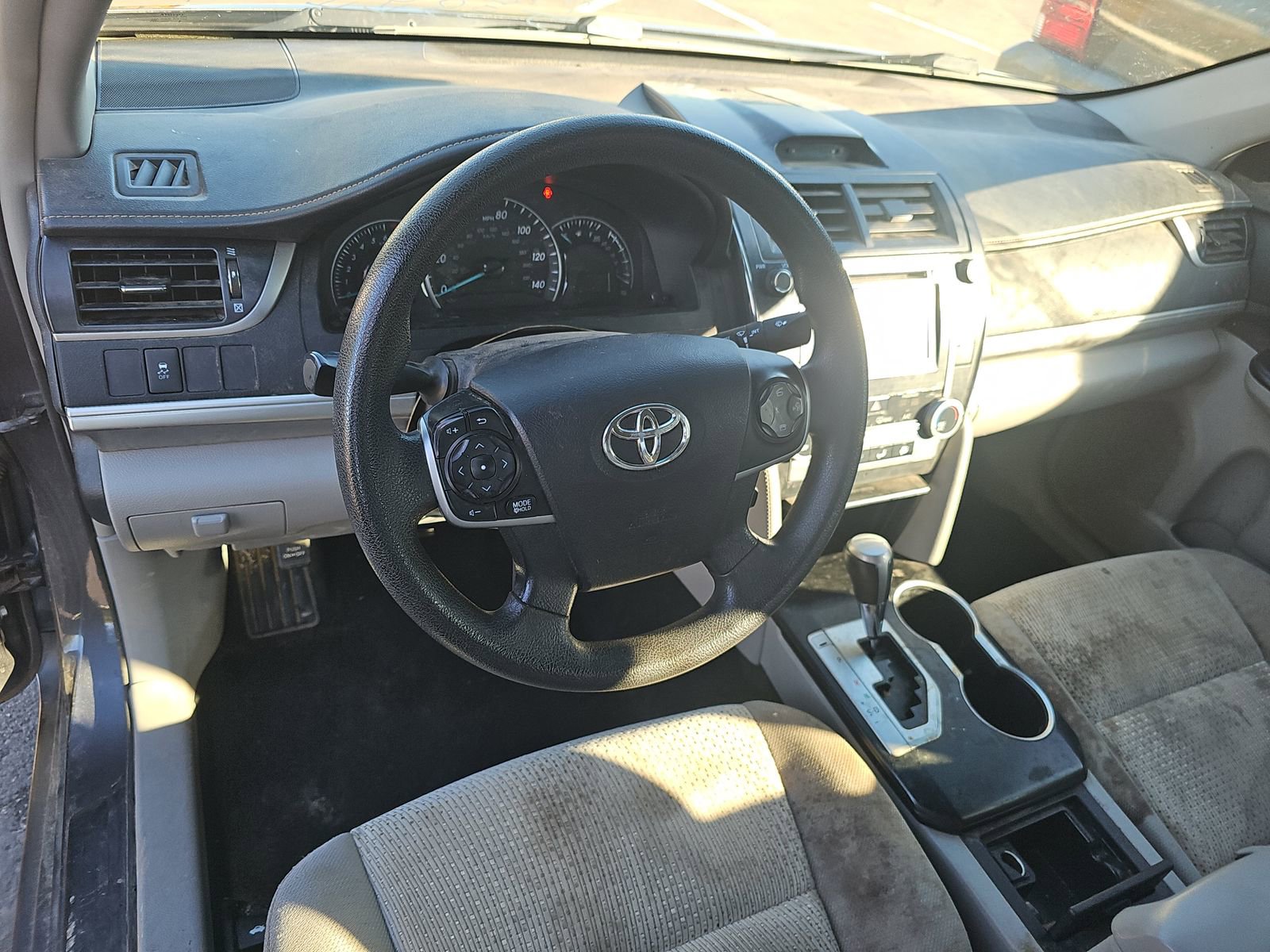 Used 2014 Toyota Camry LE image 11