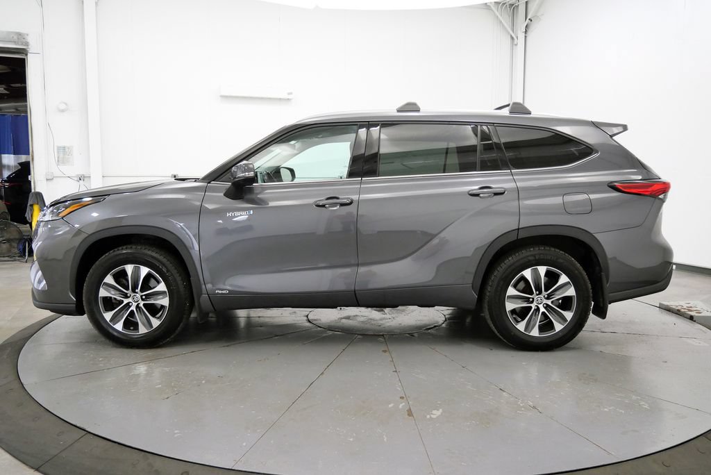 Used 2021 Toyota Highlander XLE AWD/4WD image 4