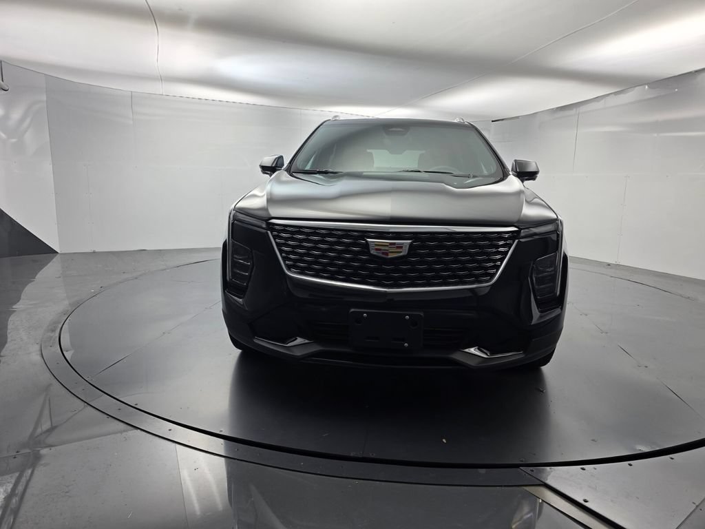 Used 2025 Cadillac XT4 Premium Luxury w/ Technology Package AWD/4WD image 2