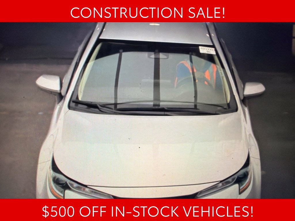 Used 2025 Toyota Corolla LE FWD image 2
