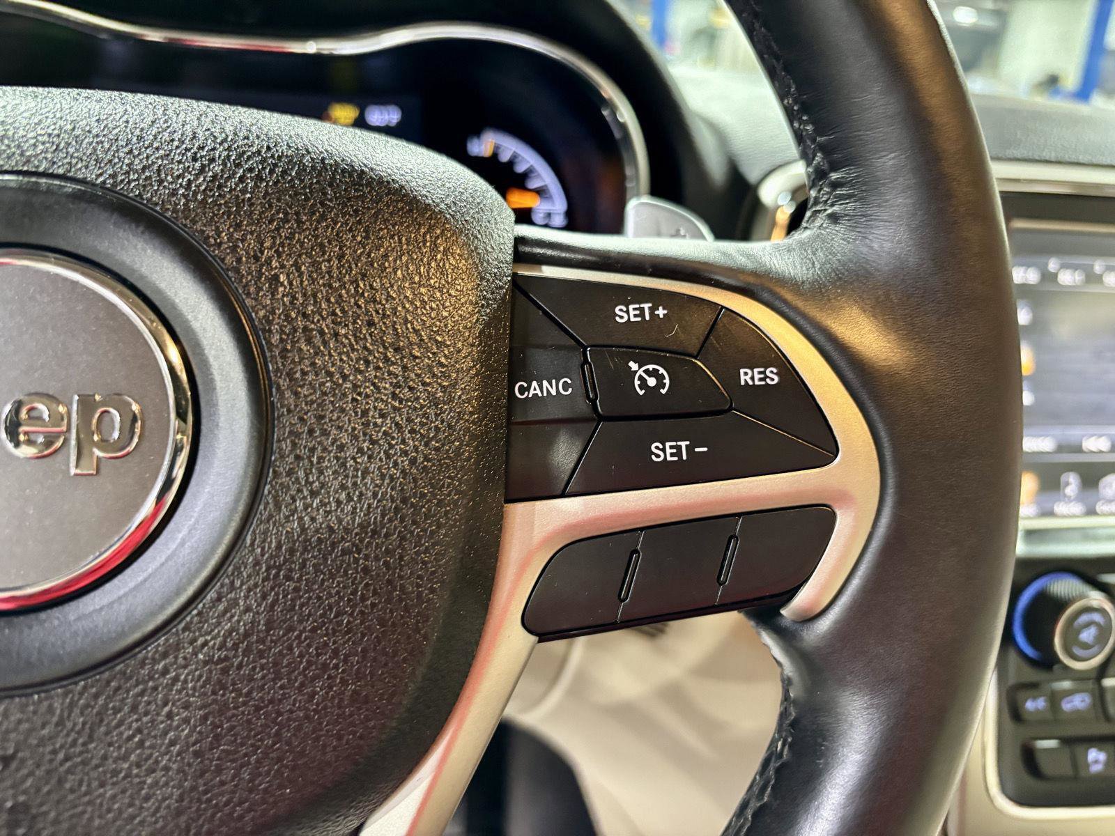 Used 2017 Jeep Grand Cherokee Limited image 27