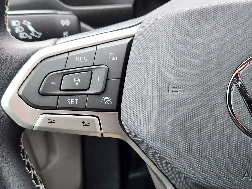 Used 2024 Volkswagen Tiguan SE image 28