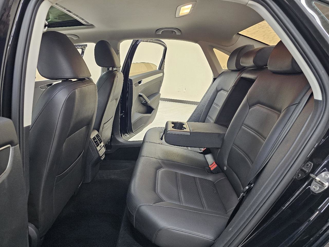 Used 2019 Volkswagen Passat Wolfsburg Edition FWD image 24