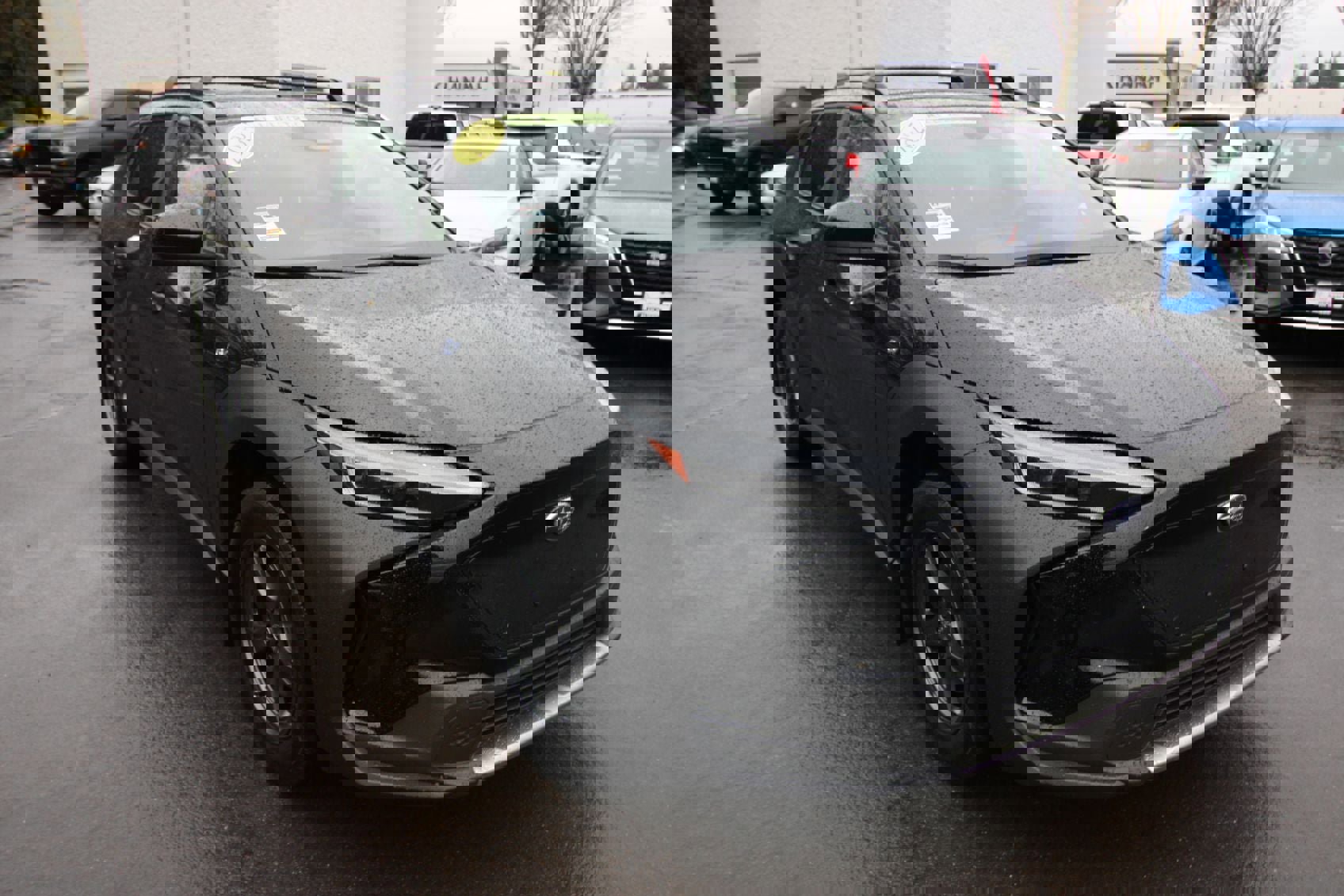 Used 2025 Subaru Solterra Premium w/ Premium Package image 1