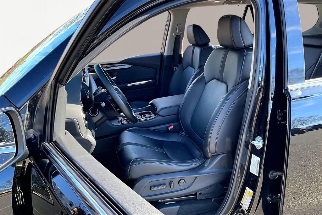 Used 2025 Honda Pilot Touring image 17