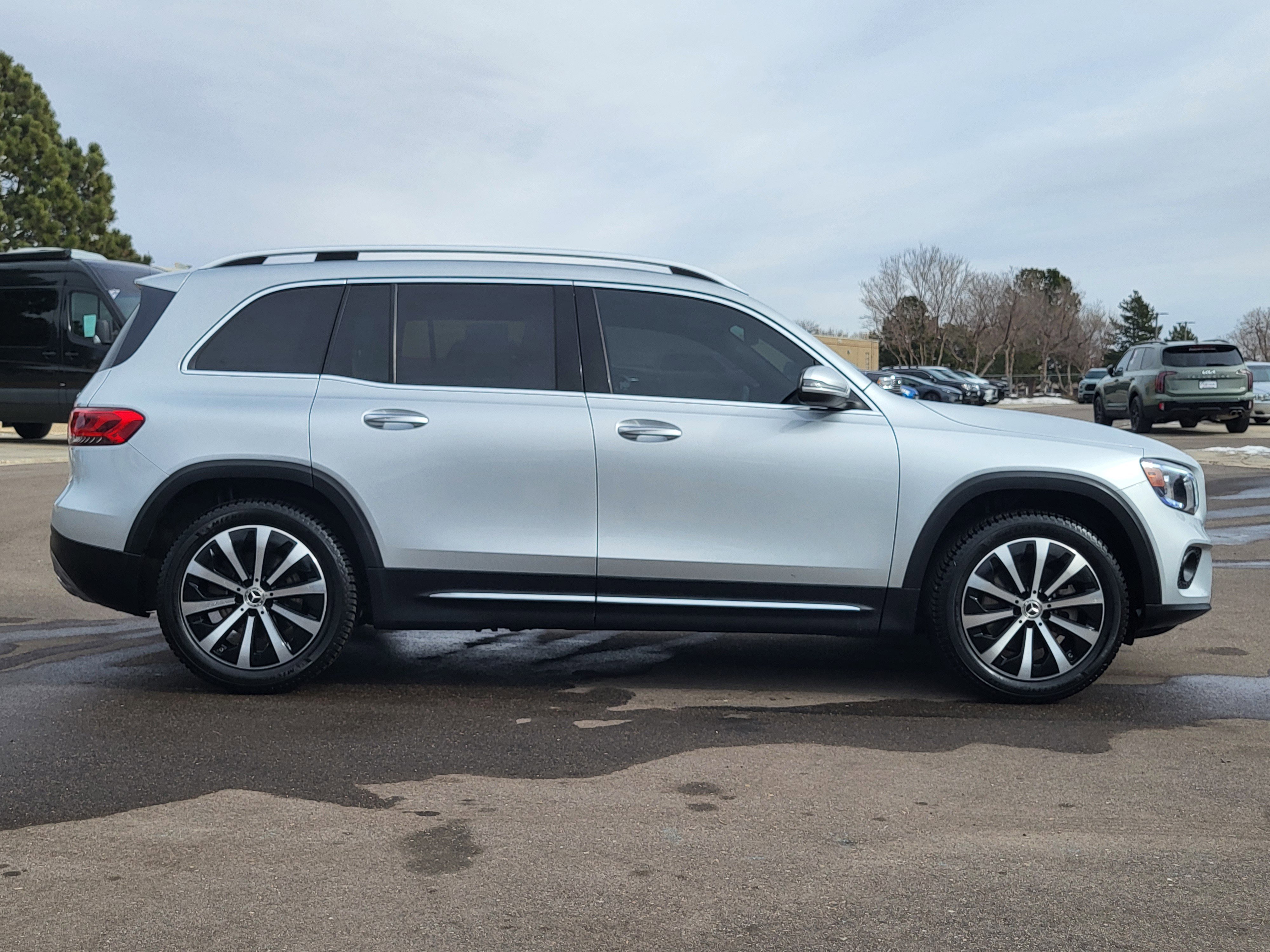 Used 2021 Mercedes-Benz GLB 250 GLB 250 image 2