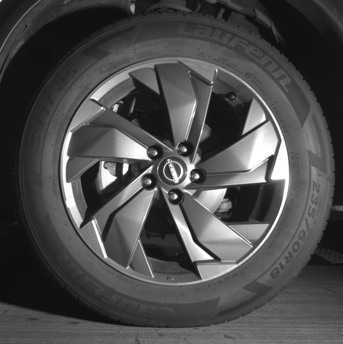 Used 2025 Nissan Rogue SV FWD image 12