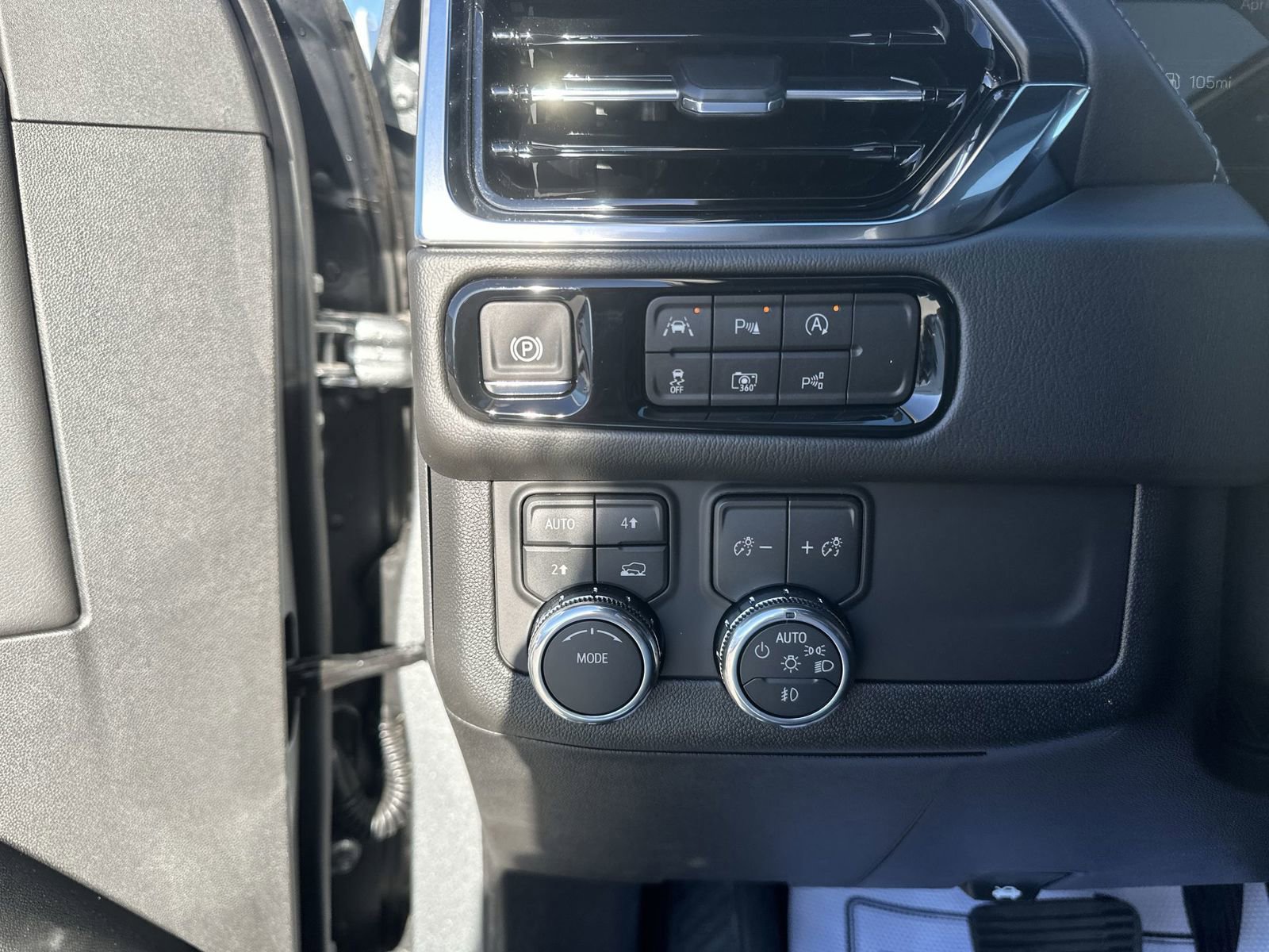 New 2026 GMC Yukon Denali w/ Sun & Power Step Package AWD/4WD image 18