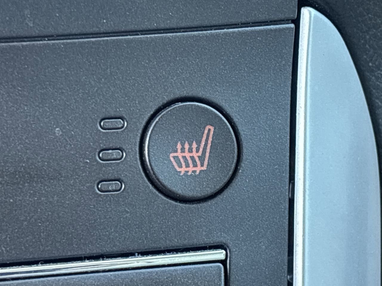 Used 2018 Ford Edge Titanium image 23