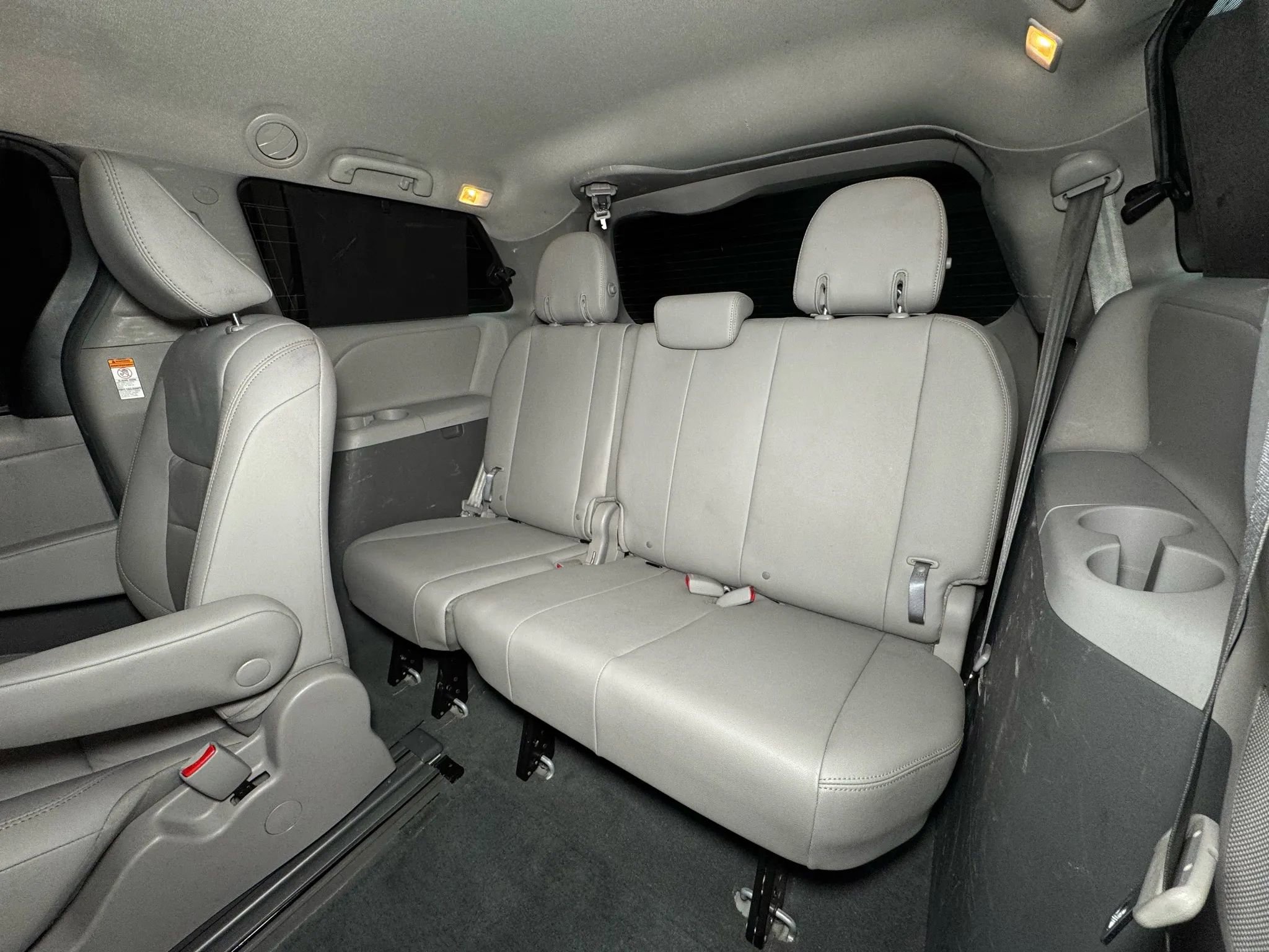 Used 2019 Toyota Sienna XLE FWD image 21