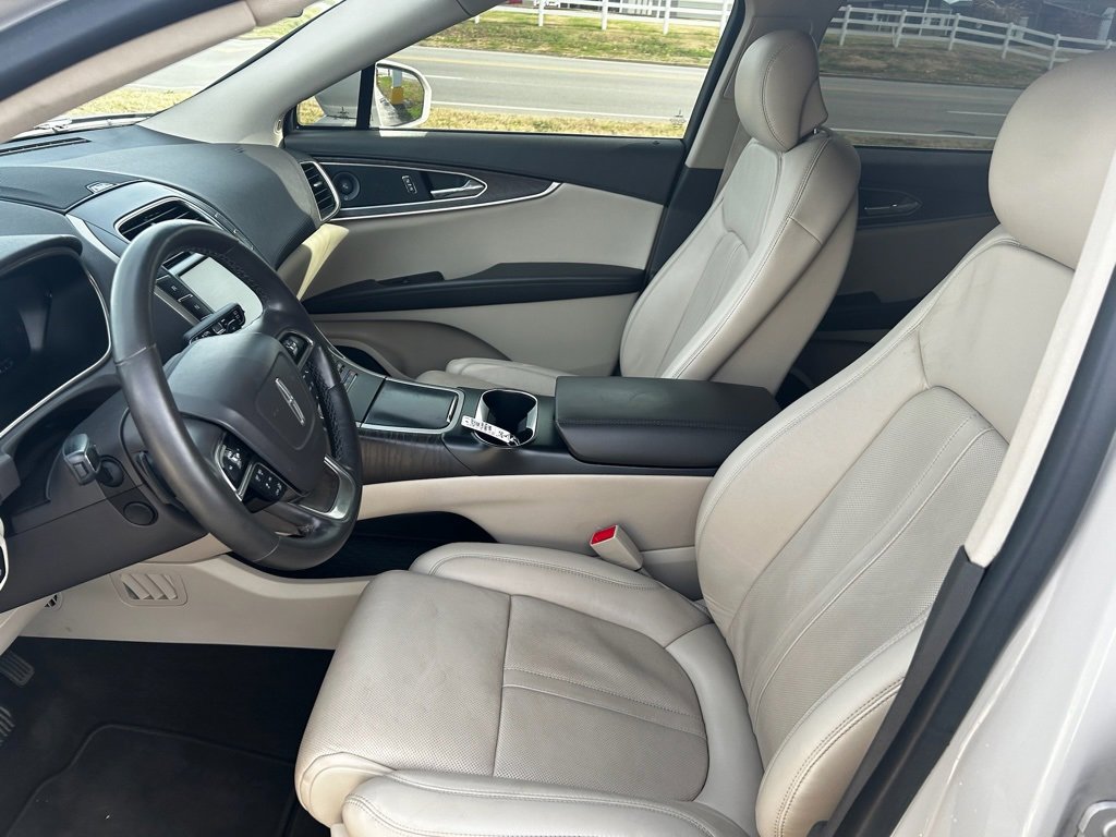 Used 2020 Lincoln Nautilus Reserve w/ Equipment Group 201A image 9