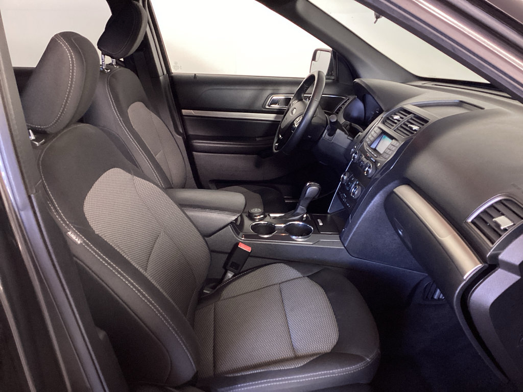 Used 2018 Ford Explorer XLT AWD/4WD image 9