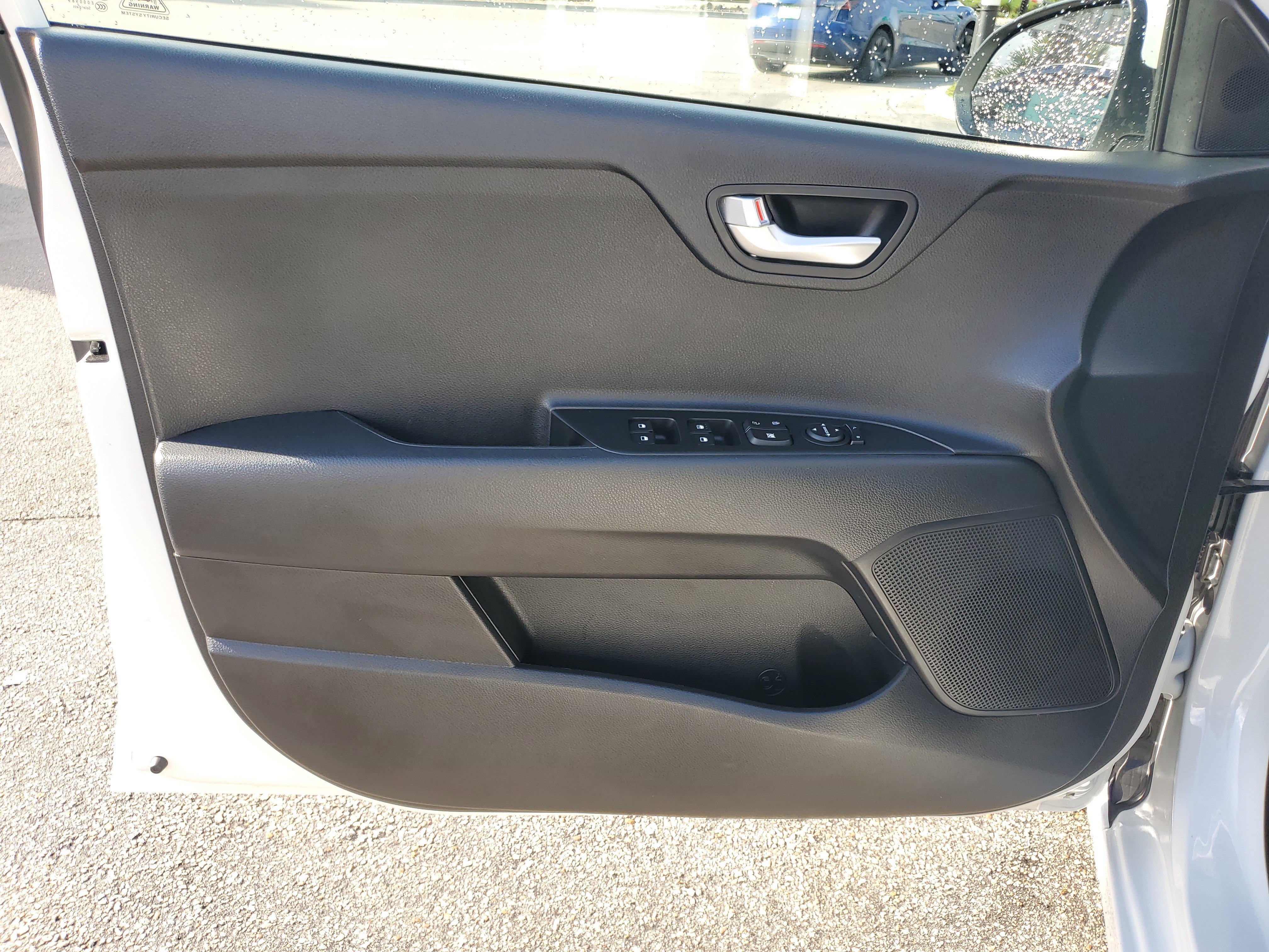 Used 2023 Kia Rio S image 27