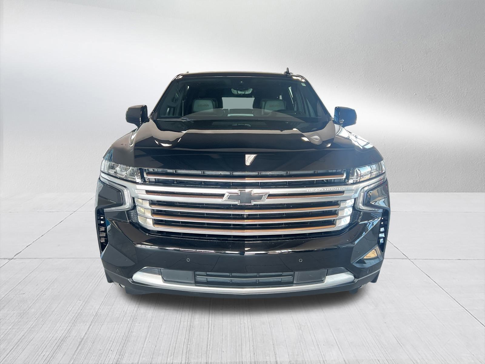 Used 2023 Chevrolet Suburban High Country w/ Advanced Technology Package AWD/4WD image 4