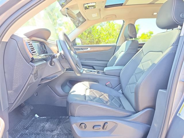 Used 2025 Volkswagen Atlas SE w/ Panoramic Sunroof Package FWD image 18