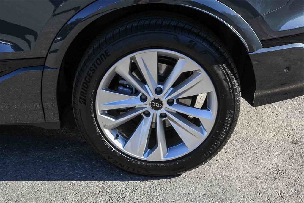 Used 2025 Audi Q6 e-tron Premium w/ Convenience Package image 10