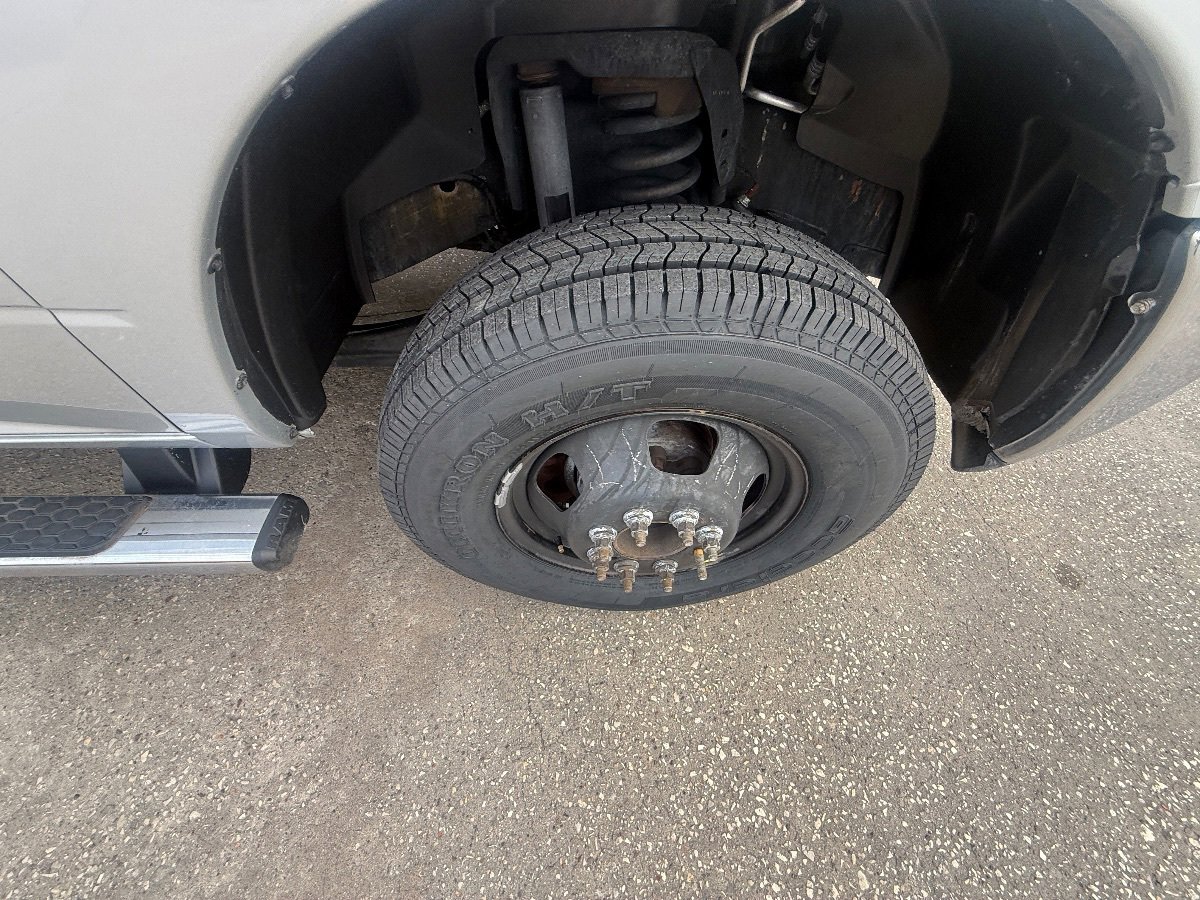 Used 2018 RAM 3500 Tradesman w/ Chrome Appearance Group AWD/4WD image 16
