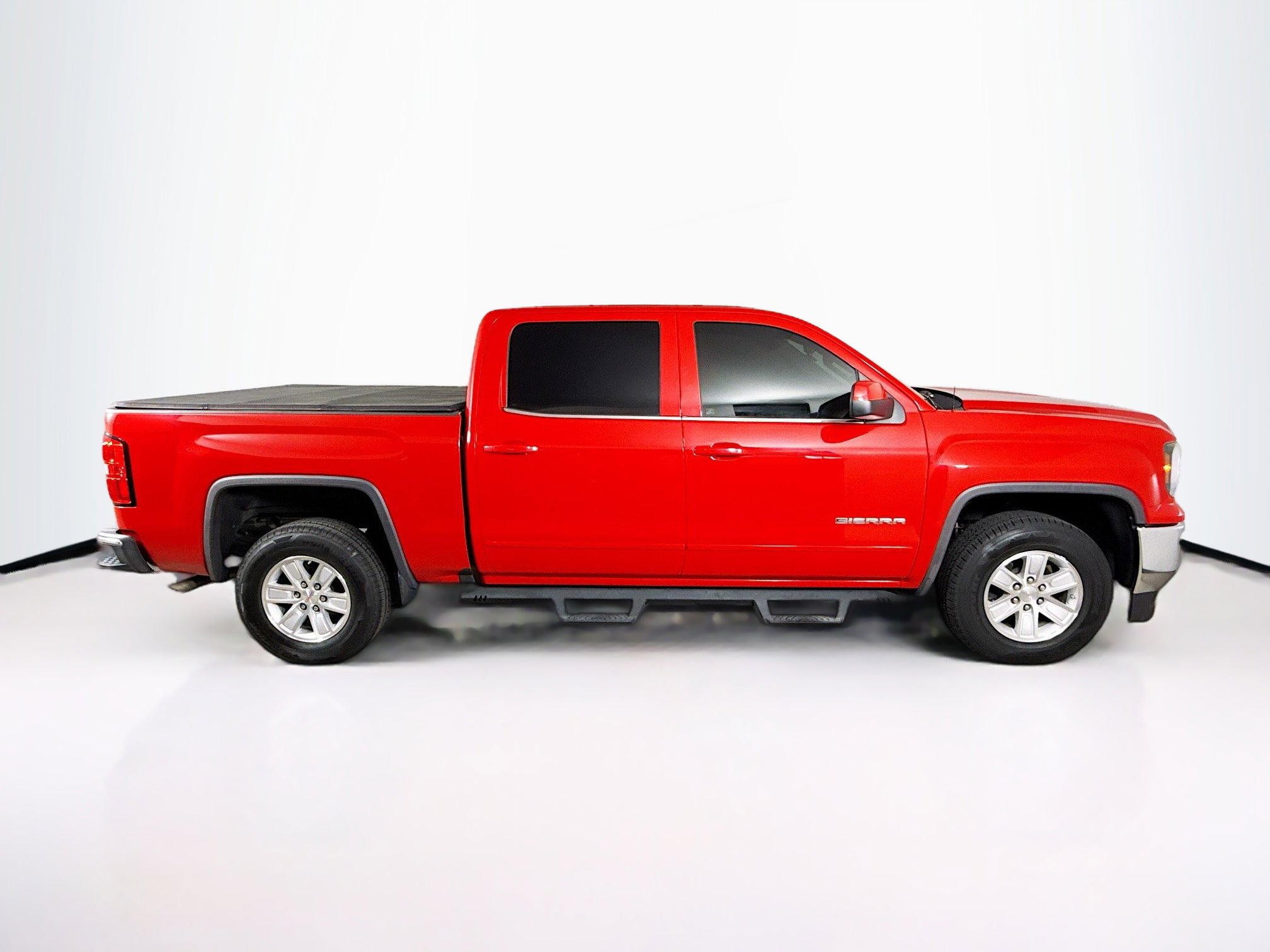 Used 2018 GMC Sierra 1500 SLE image 2