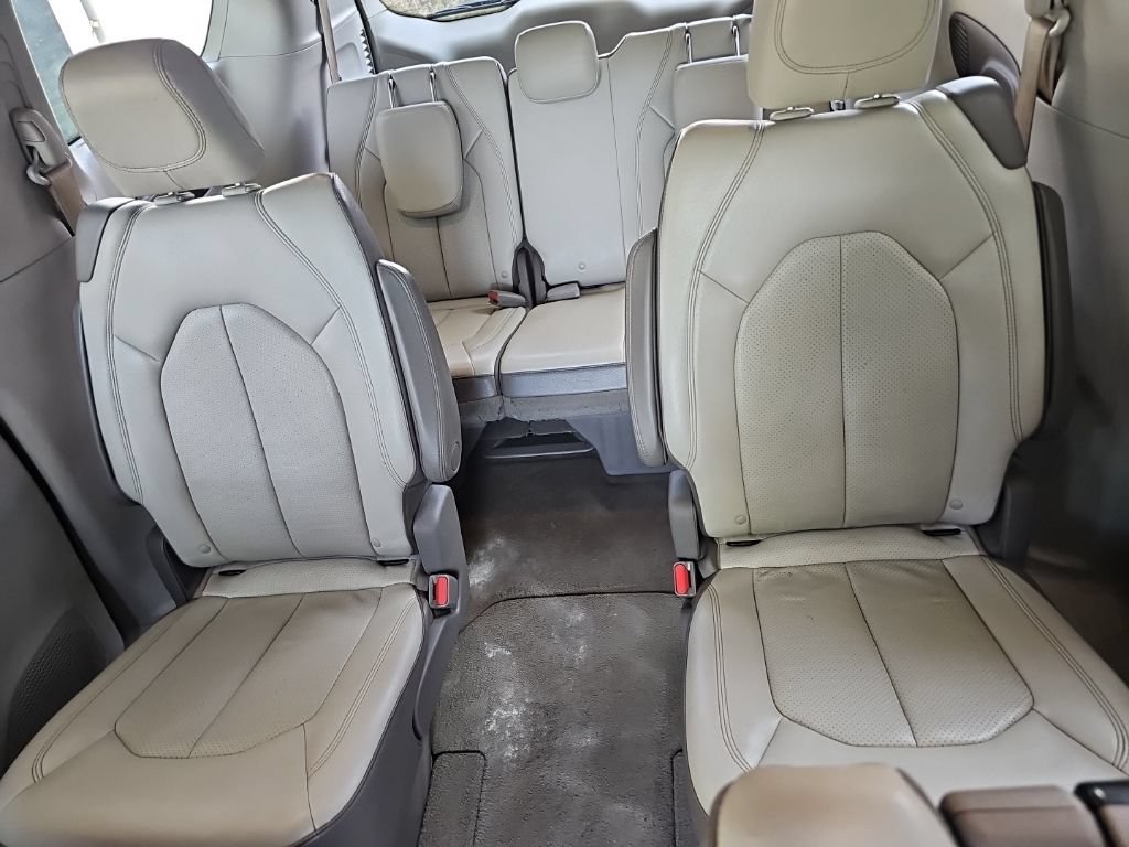 Used 2018 Chrysler Pacifica Touring-L Plus w/ Advanced Safetytec Group FWD image 15