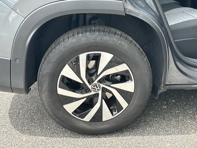 Certified 2025 Volkswagen Tiguan S image 33
