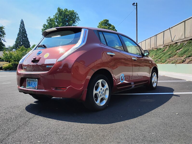 Used 2011 Nissan Leaf w/ Eco Design Pkg FWD image 7