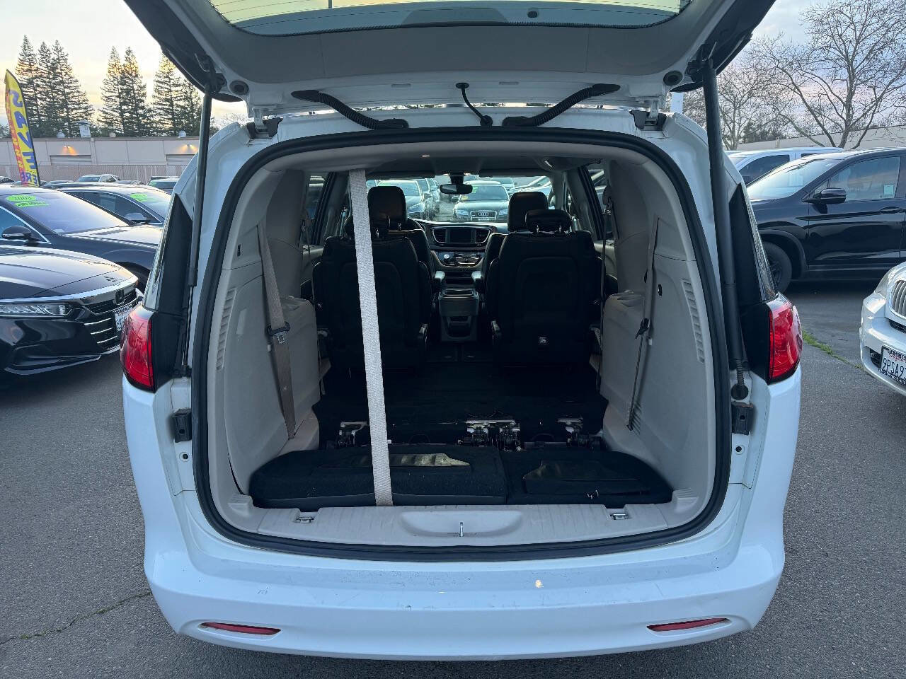 Used 2021 Chrysler Voyager Lxi image 20