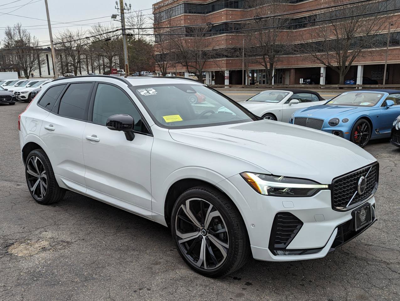 Used 2022 Volvo XC60 B5 R-Design w/ Advanced Package image 5