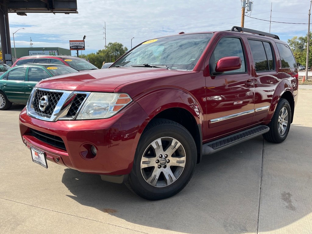 Used 2008 Nissan Pathfinder LE image 1