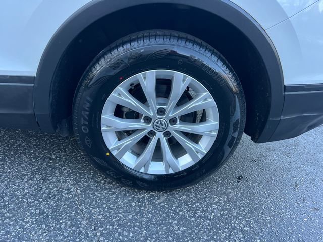 Used 2019 Volkswagen Tiguan SE w/ Panoramic Sunroof Package image 37