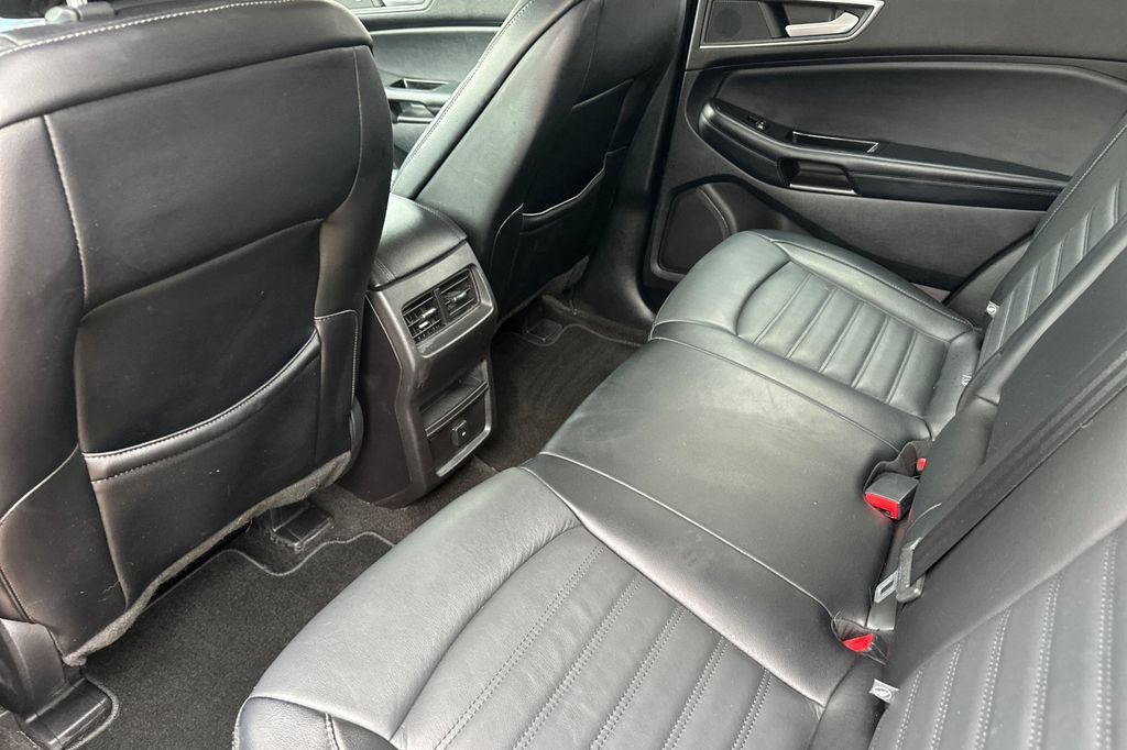 Used 2018 Ford Edge SEL w/ Equipment Group 201A FWD image 12