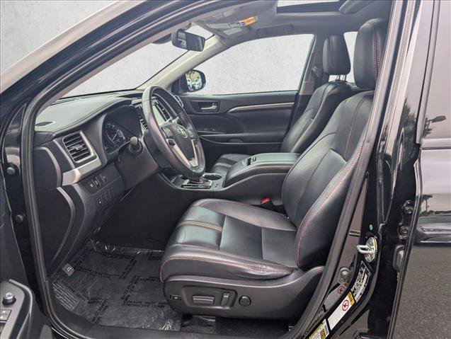 Used 2019 Toyota Highlander SE FWD image 16